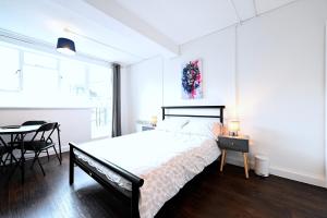 Centrally located flat in Leicester Square