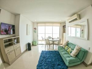PHENOMENAL 2 Bedroom Suite with oceanview balcony!