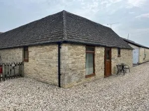 Tupenny Cottage, Old Mill Farm, Cotswold Water Park - Oaksey