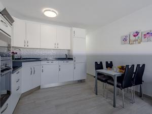 Apartment Parque Don Jose Poolside Retreat by Interhome