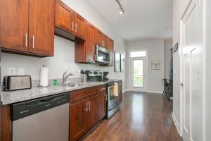 Music Row w Free Parking