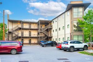 Music Row w Free Parking