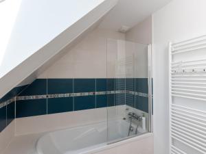 Maisons de vacances Holiday Home La perle bleue by Interhome : photos des chambres