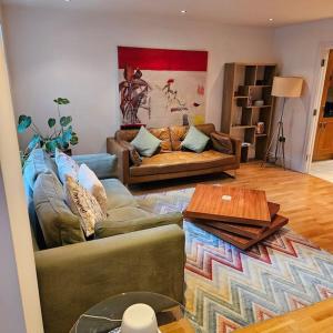 Charming Two Bedroom apartment with Balcony