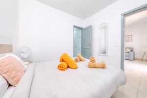 Happy Beach Home - Shared Pool and near the Beach By Lanzarote Vacation Homes