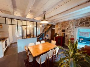 Maison Albuconis, 3 chambres 150m2 avec piscine en centre ville - 3hvězdičkové hotely ve městě Aubusson