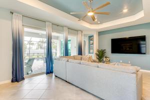 Luxe Venice Gem with Outdoor Pool and Hot Tub