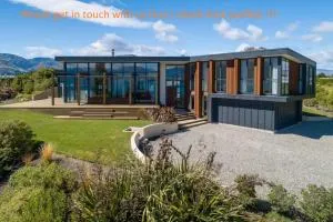 Archtecturally Designed Home with Stunning Views - Hawea Flat