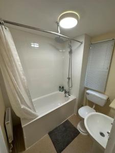 I bed flat by Southwark park with garden and 10 min walk to Bermondsey and Surrey Quays station