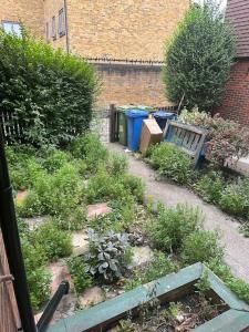 I bed flat by Southwark park with garden and 10 min walk to Bermondsey and Surrey Quays station