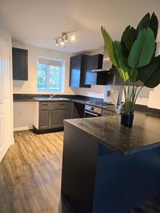 Luxury Family Retreat Near Alton Towers - Free Parking & Garden