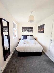 Luxury Family Retreat Near Alton Towers - Free Parking & Garden