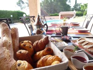 B&B / Chambres d'hotes La Bastide Des Selves : photos des chambres