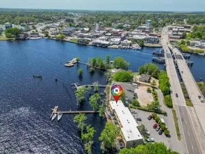 Water Front Condo with Boat Slip: The Dock House - Moyock