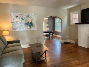 Palmetto 2 Bed Family House in Cincy near Hyde Park