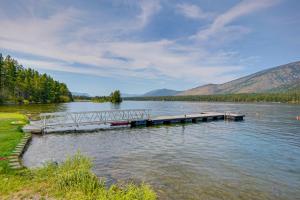 Mtn Views and Fireplace Cozy Trout Creek Tiny Home