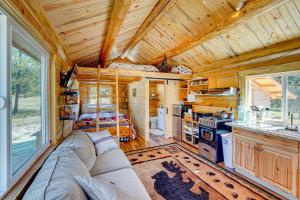 Mtn Views and Fireplace Cozy Trout Creek Tiny Home