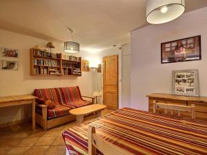 Appartement rénové 2 pièces, balcon sud, au pied des pistes, proche commerces - FR-1-455-56