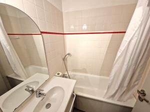 Appartement 2 pièces + cabine, 4-6 pers, 32m², Wi-Fi, Place des Bergers, Modane, proche pistes et commerces - FR-1-265-221