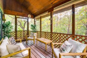 Pet-Friendly Sevierville Rental with Private Hot Tub