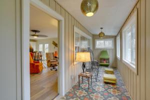 6 Mi to Lake Michigan Coloma Farmhouse