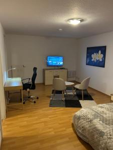 Schönes Apartment Chemnitz Gablenz - mit Homeoffice, Fahrstuhl, barrierefrei, ÖPNV, Supermarkt, Restaurant direkt vor der Tür, Internet und TV inkl - für Monteure, Urlauber und Geschäftsreisende