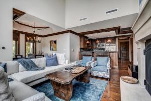 3 BR Ritz-Carlton Residence with Valley Views