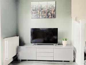 Luxury Family Retreat Near Alton Towers - Free Parking & Garden