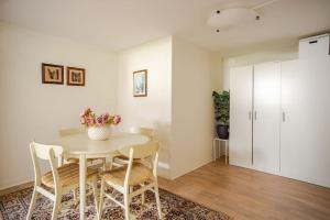 Modern apartment in a quiet neighbourhood