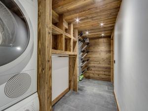 Chalet dException avec Piscine, Hammam et Ascenseur à Val dIsère, Proche des Pistes - FR-1-567-38