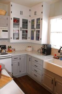 The Mountain House - An Oasis in Town! Summer Sleeps 10!