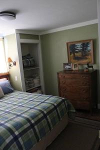 The Mountain House - An Oasis in Town! Summer Sleeps 10!