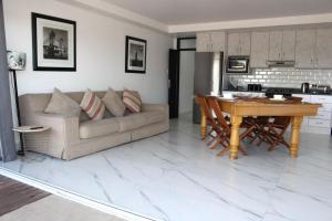 Sea and Mountain View Apartment