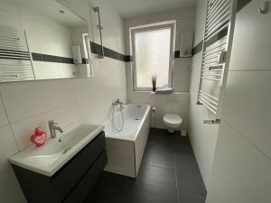 Große Wohnung mit Balkon-Zentrum