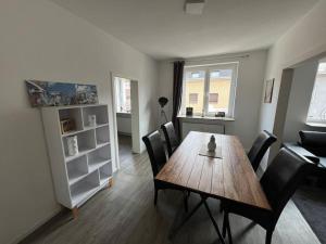 Große Wohnung mit Balkon-Zentrum