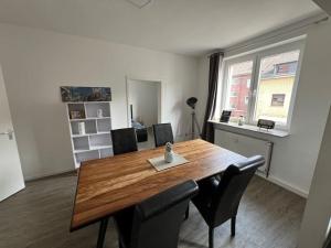 Große Wohnung mit Balkon-Zentrum