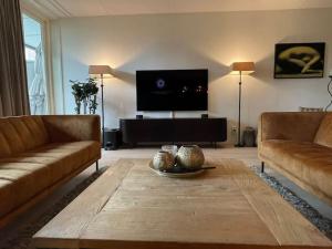 115 m2 apartment with garden 200m from the beach