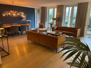 115 m2 apartment with garden 200m from the beach