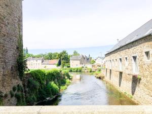 Appartements Suite romantique JACUZZI privatif chauffe a 37 GARE : photos des chambres
