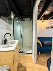 Appartements Suite romantique JACUZZI privatif chauffe a 37 GARE : photos des chambres