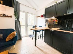 Appartements Suite romantique JACUZZI privatif chauffe a 37 GARE : photos des chambres