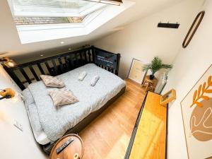 Appartements Suite romantique JACUZZI privatif chauffe a 37 GARE : photos des chambres