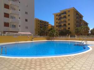 Apartamento con vistas al mar, piscina y wifi