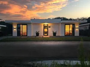 Luxury villa with veranda screen SUPs and canoe - Lelystad