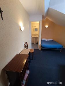 Maisons d'hotes Chambre chez Marie et Didier 1 minute a pied du sanctuaire de Lourdes : Grande Chambre Double 