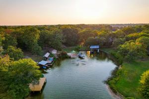 Game Room and Lake Bonham On-Site Family Getaway!