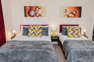 Abington CCC Villa - Sleeps 15, Balcony, Shower Jets, Cinema & Game Room, Baby Room, Pool Table, PS5, 30 Games, Wii, Library, Parking, 5 Rooms