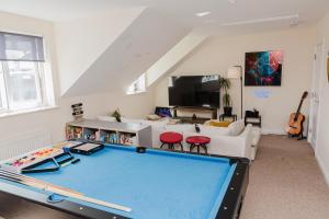 Abington Villa Sleeps 15 Games & Cinema Room