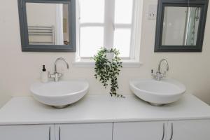 Abington CCC Villa - Sleeps 15, Balcony, Shower Jets, Cinema & Game Room, Baby Room, Pool Table, PS5, 30 Games, Wii, Library, Parking, 5 Rooms