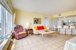 Oceanfront Condo with Resort Perks in Myrtle Beach